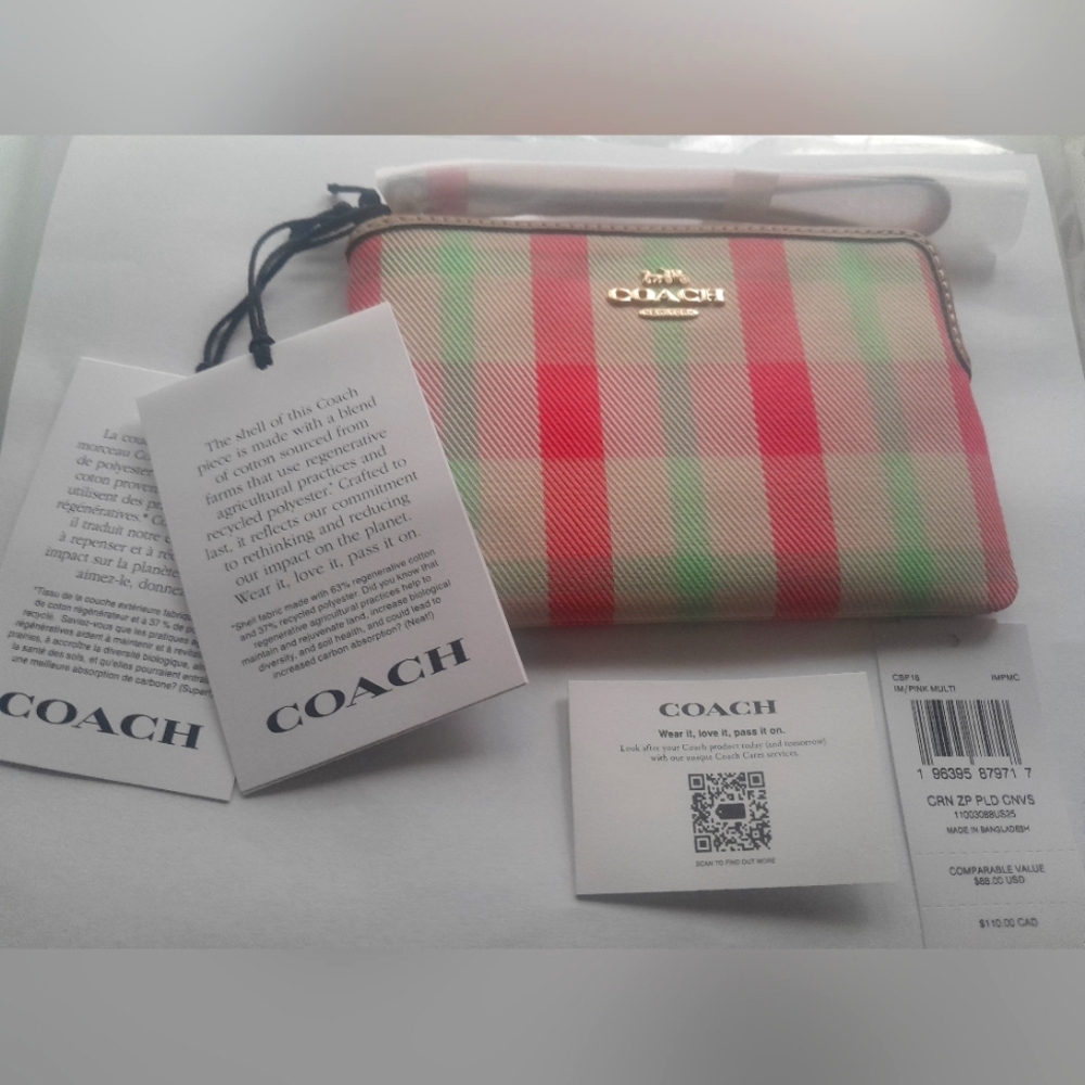 New Coach Wristlet In Plaid Print 🌸New With Tags 🌸